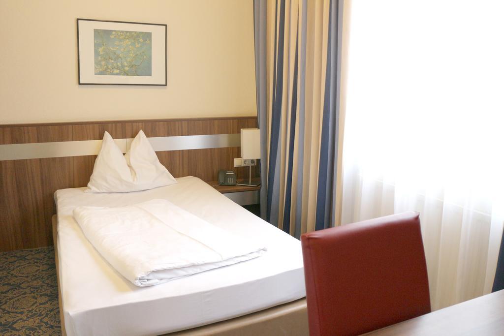 Hotel Carina Виена Екстериор снимка