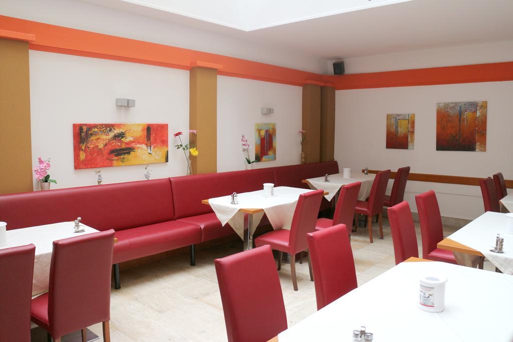 Hotel Carina Виена Екстериор снимка