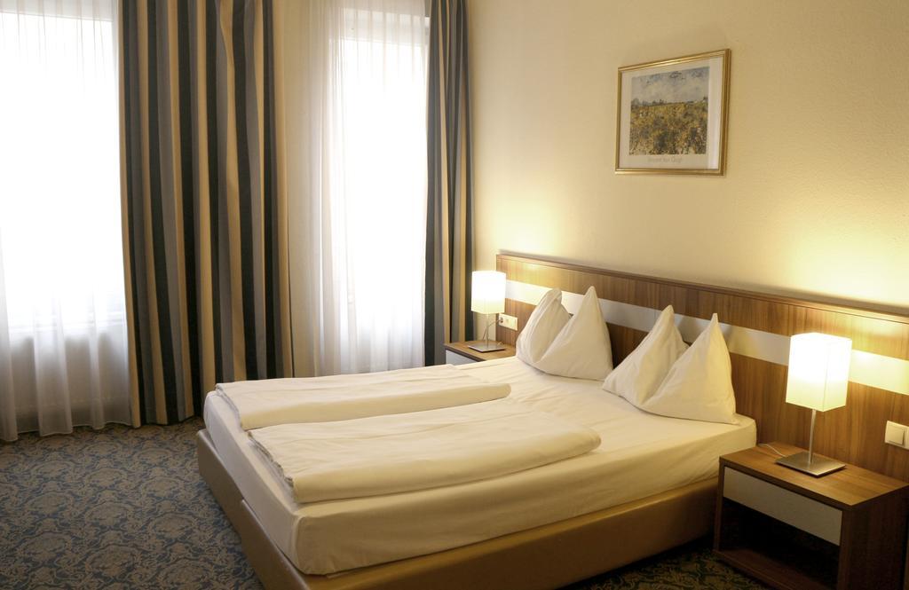 Hotel Carina Виена Екстериор снимка