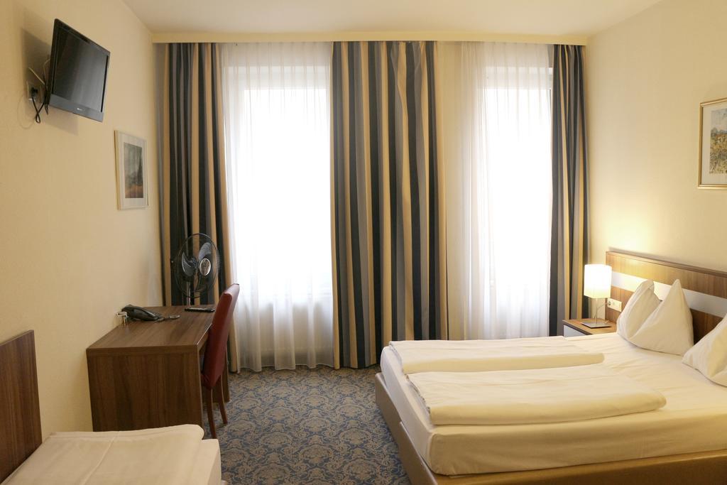 Hotel Carina Виена Екстериор снимка