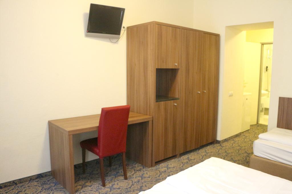Hotel Carina Виена Екстериор снимка