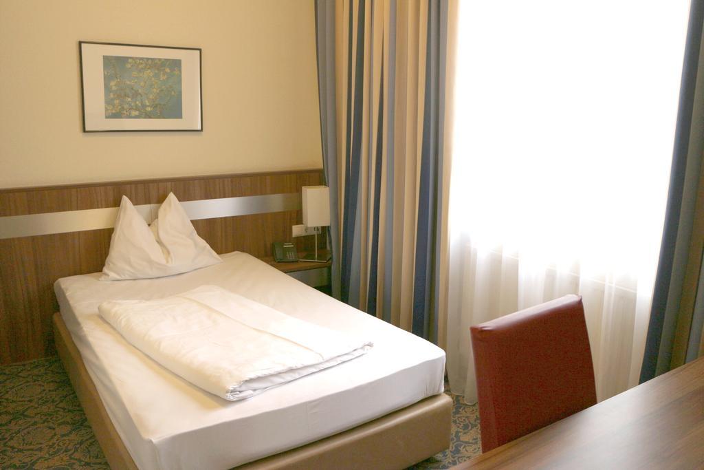 Hotel Carina Виена Екстериор снимка