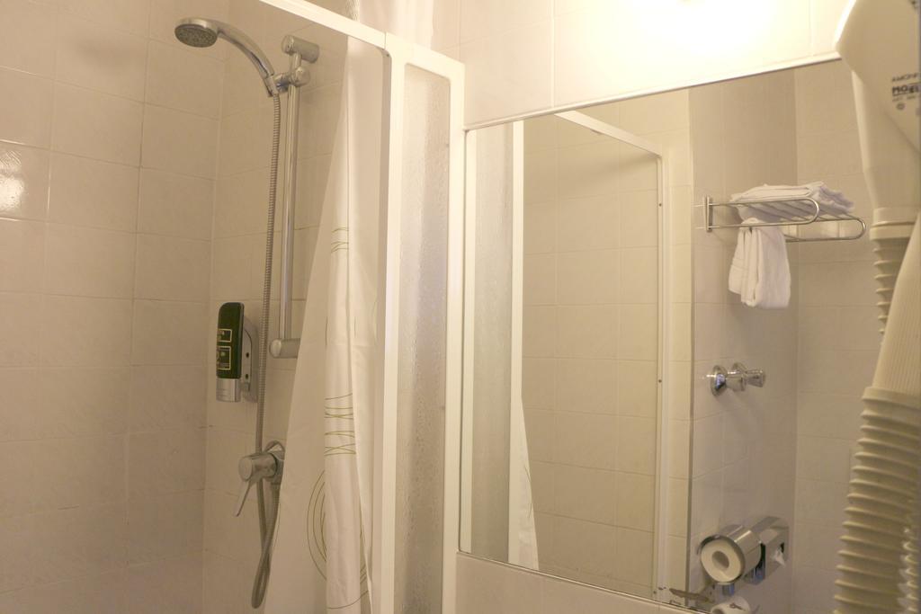 Hotel Carina Виена Екстериор снимка