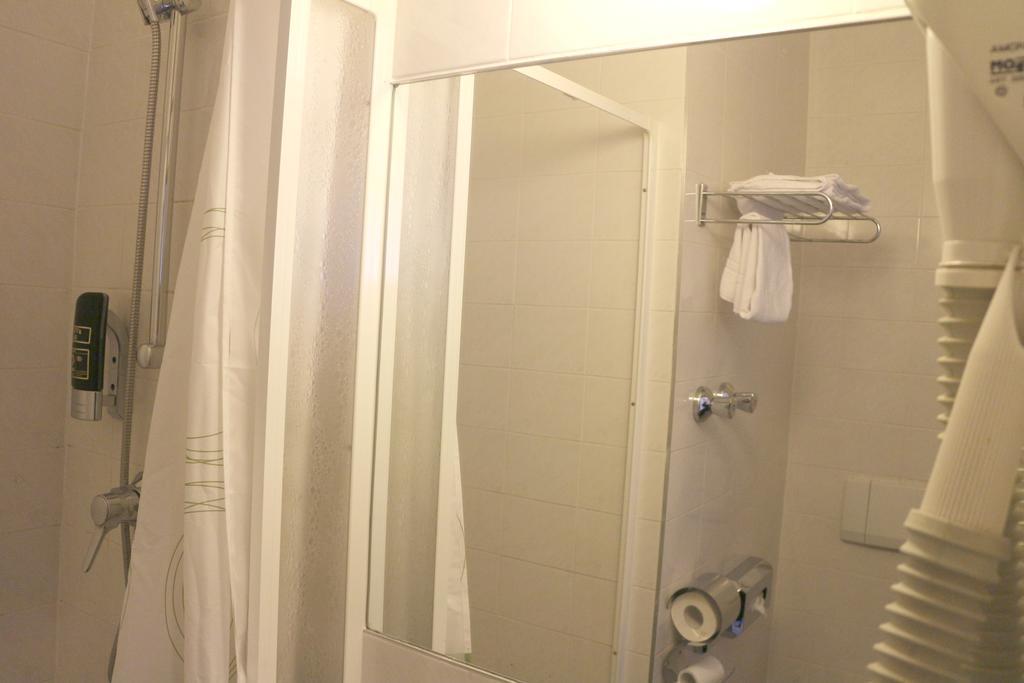 Hotel Carina Виена Екстериор снимка
