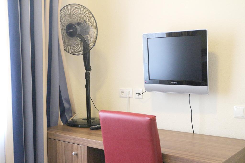 Hotel Carina Виена Екстериор снимка