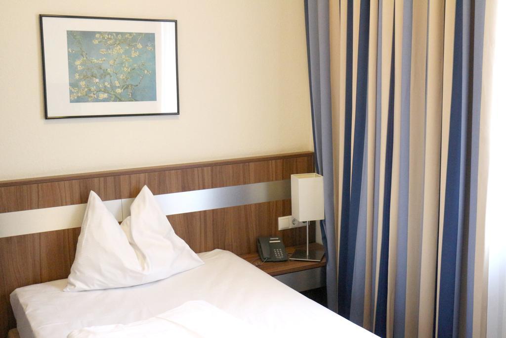 Hotel Carina Виена Екстериор снимка